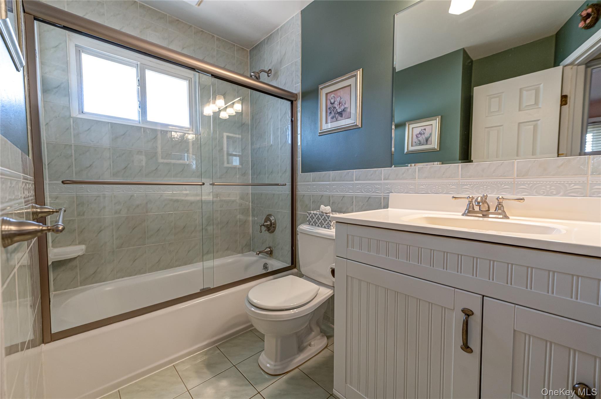 242 W 3rd Street Property Photo 13