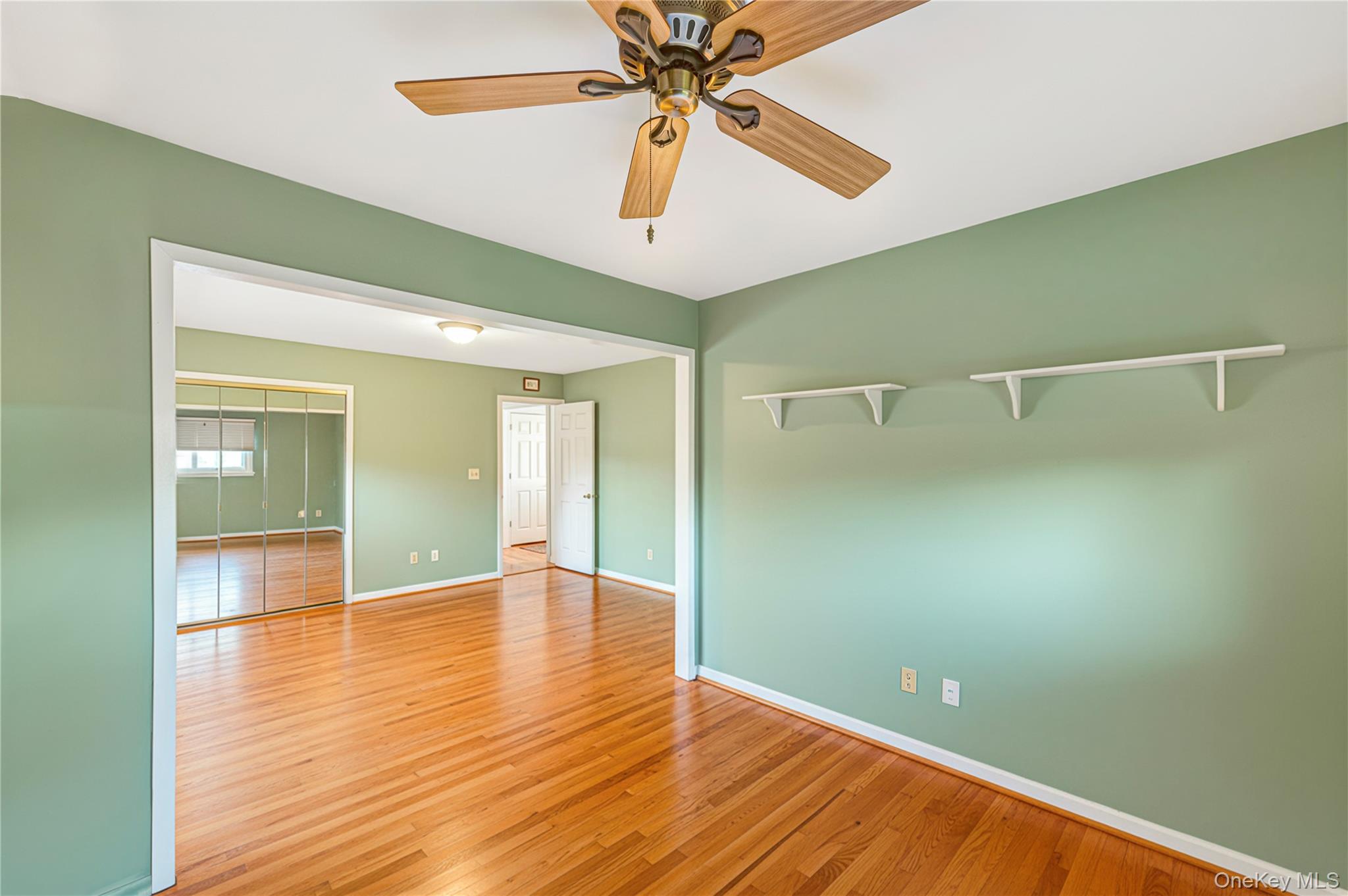 242 W 3rd Street Property Photo 17