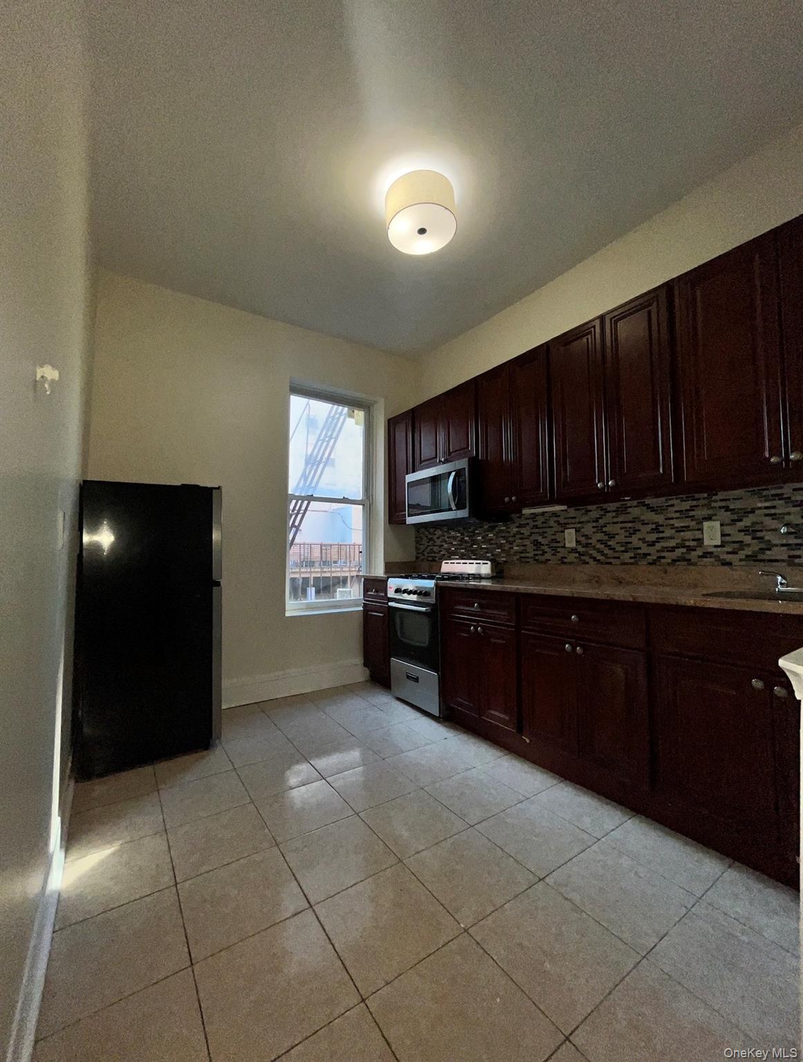 50 Main Street 3r Property Photo 7