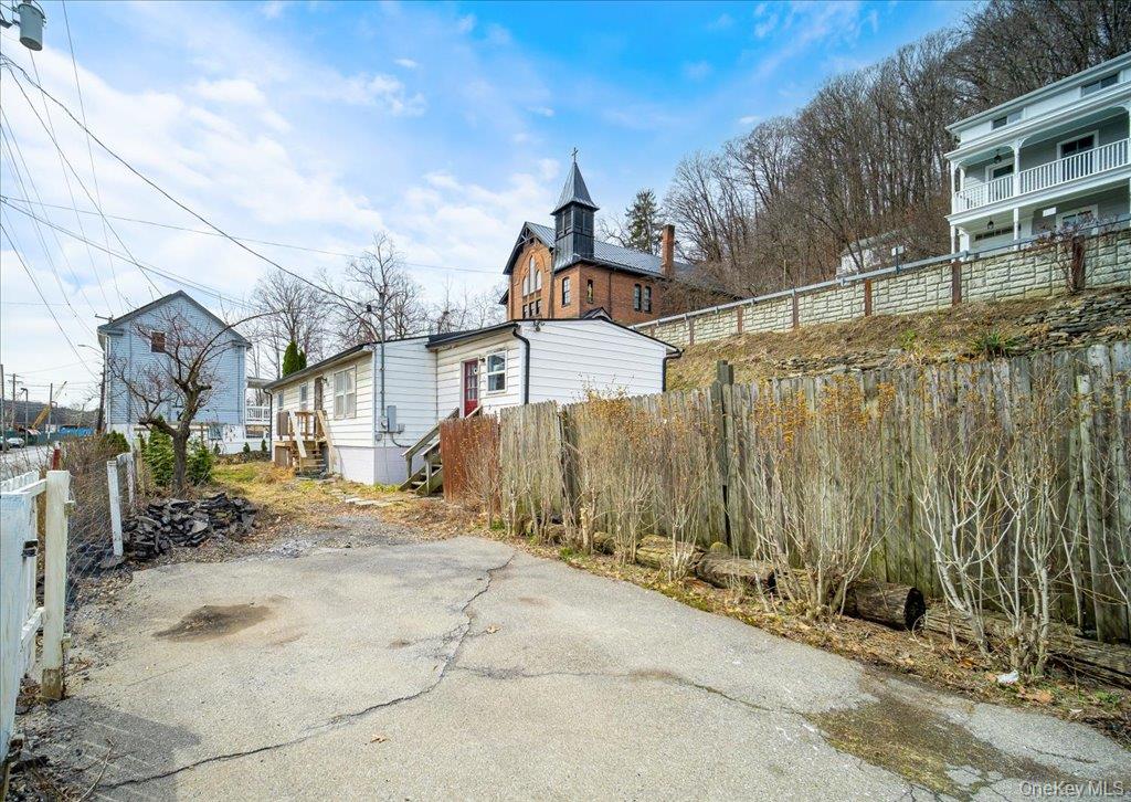 599 Abeel Street Property Photo 4