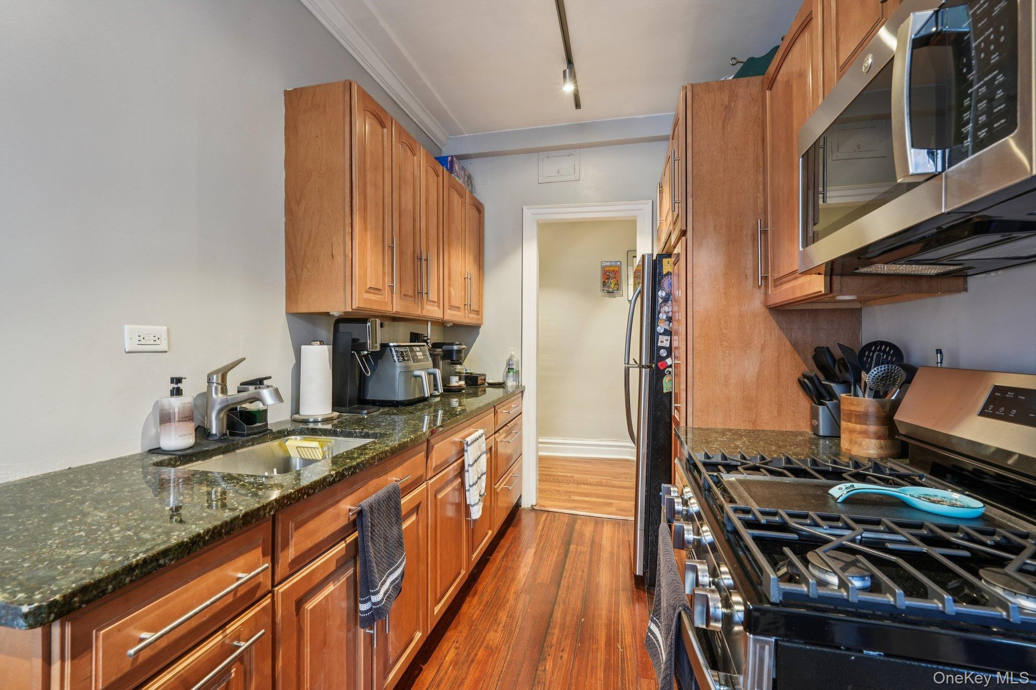 1468 Midland Avenue 2c Property Photo 12