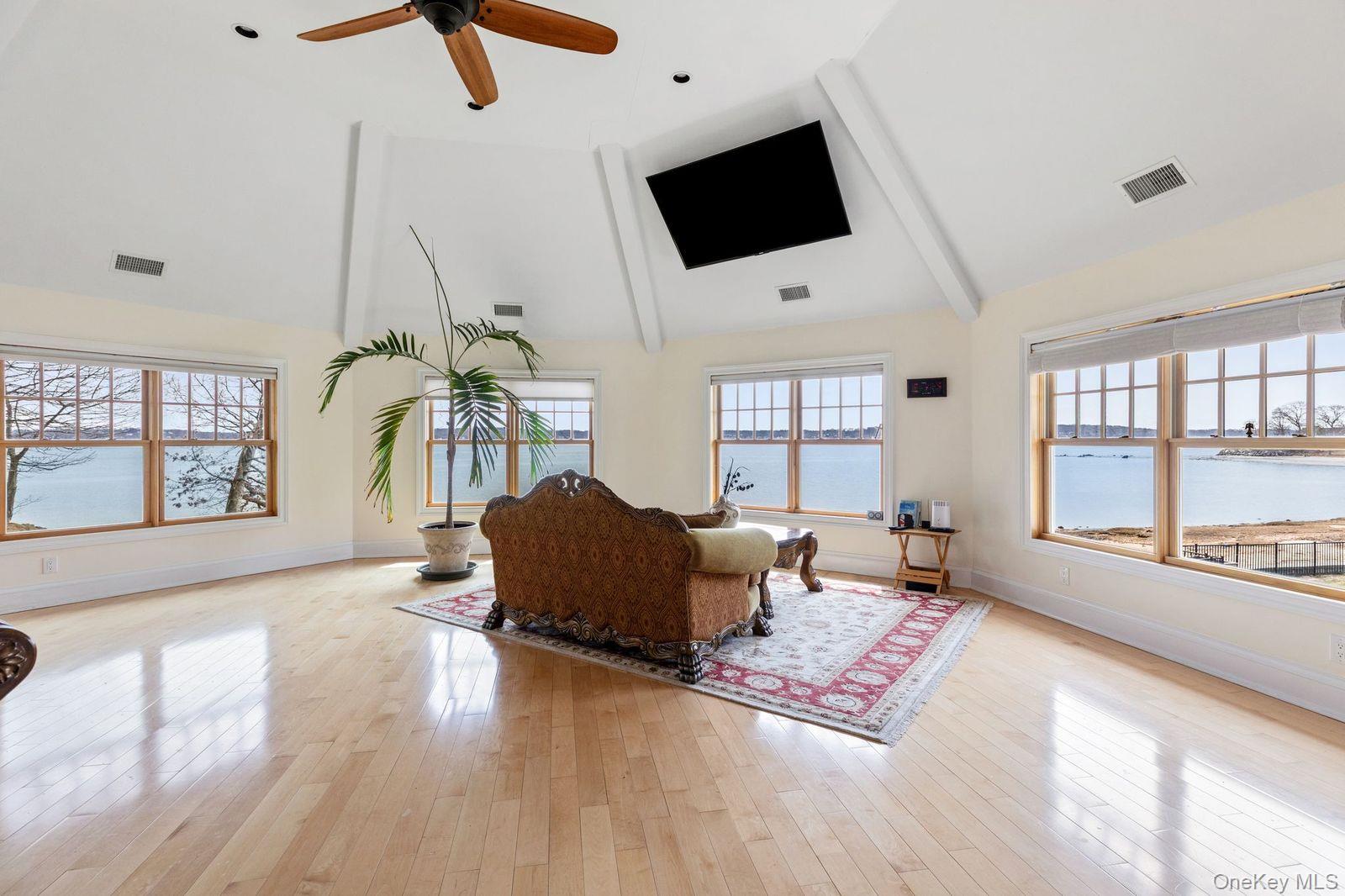 33 Beach Road Property Photo 21