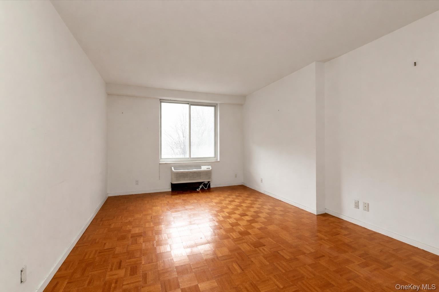 100 Hilton Avenue M3 Property Photo 6