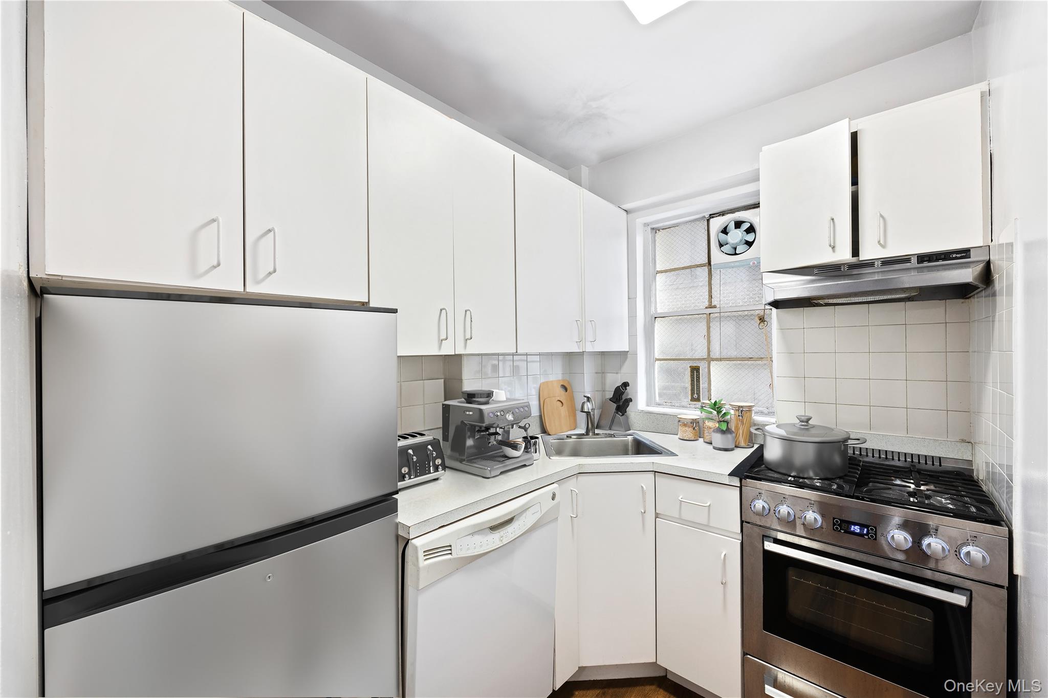 321 E 48th Street 9d Property Photo 11