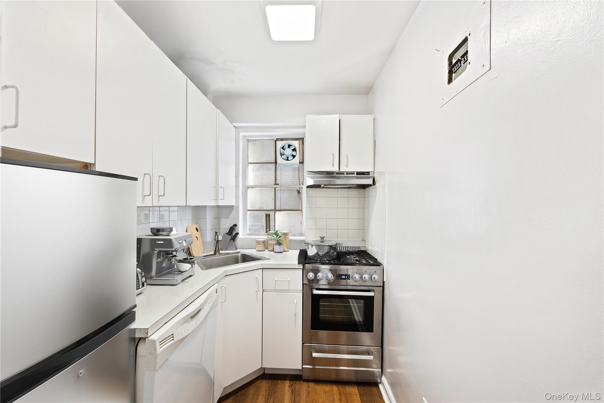 321 E 48th Street 9d Property Photo 12