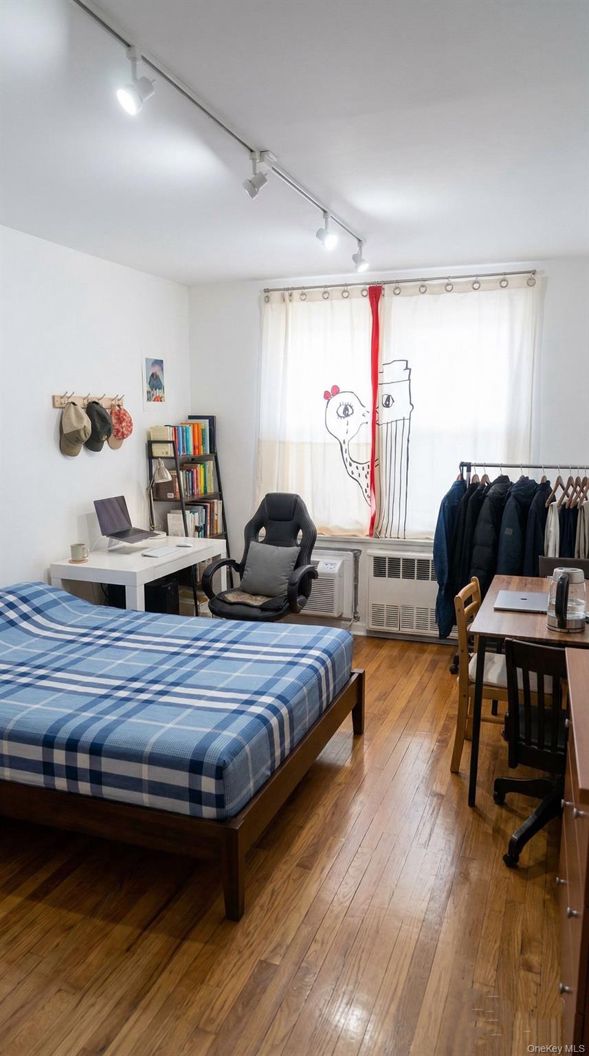 4107 Bowne Street 3f Property Photo 4