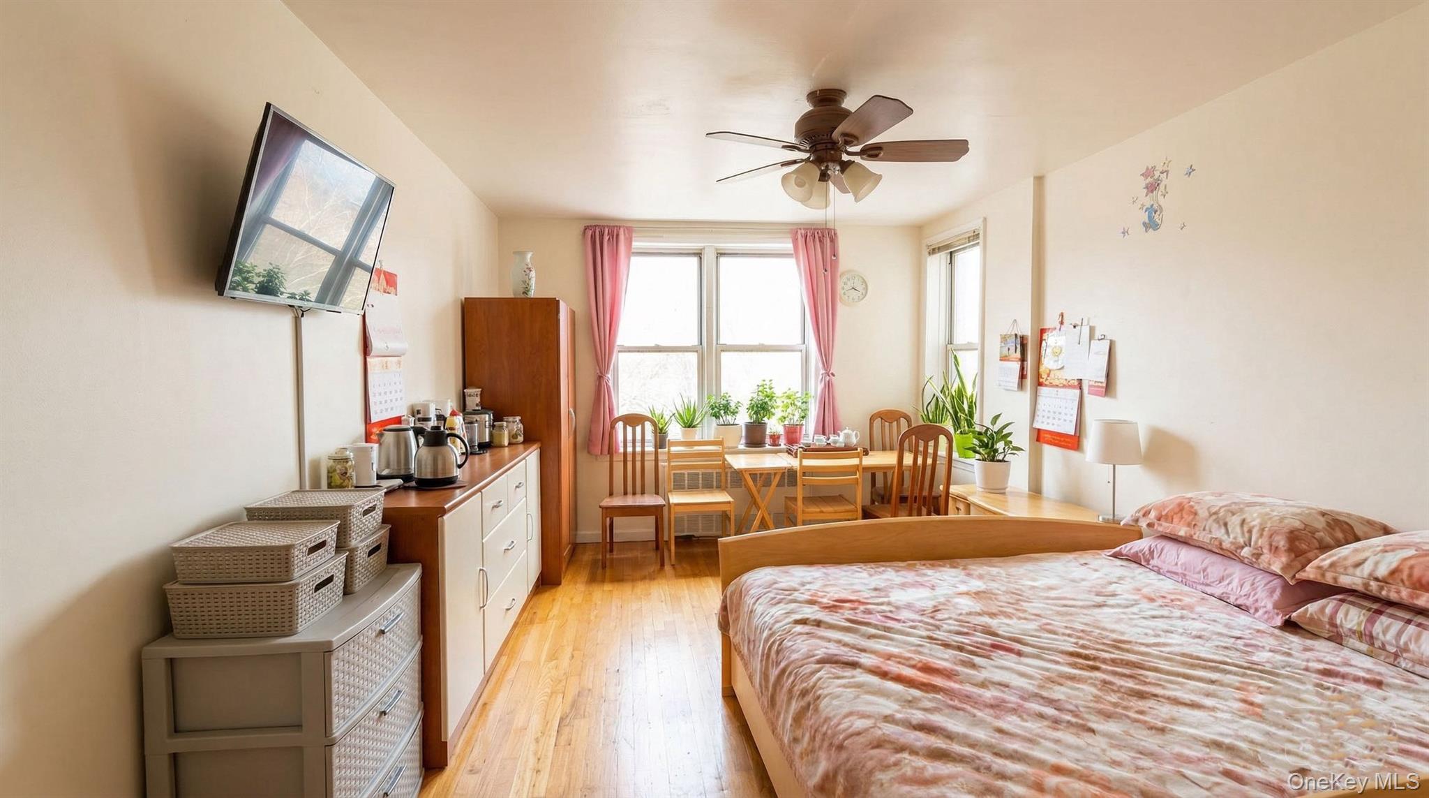 4107 Bowne Street 3f Property Photo 7