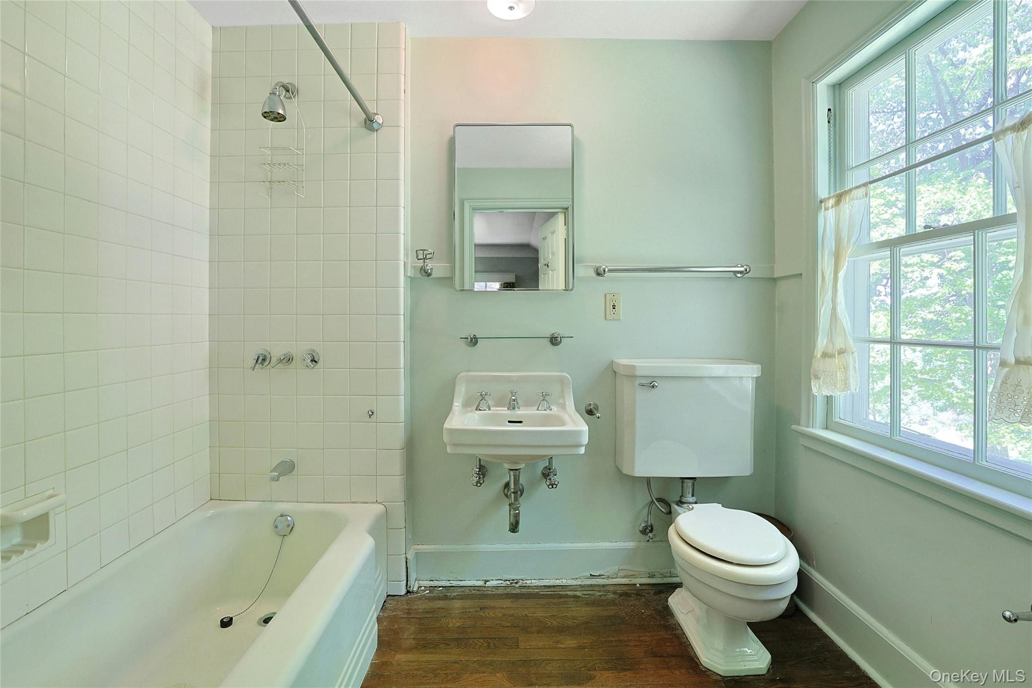 982 Bradley Parkway Property Photo 25