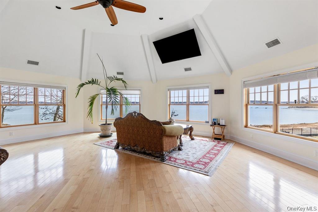 33 Beach Road Property Photo 20