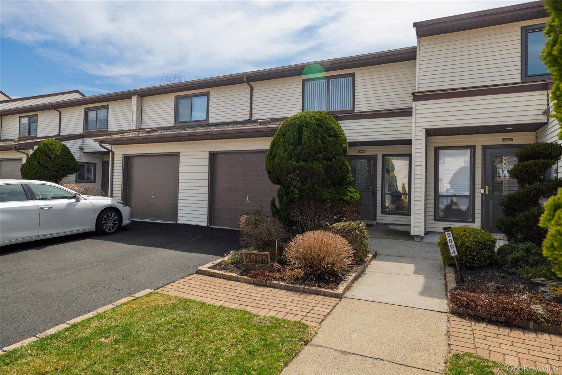 100 Daly Boulevard 2005 Property Photo 2