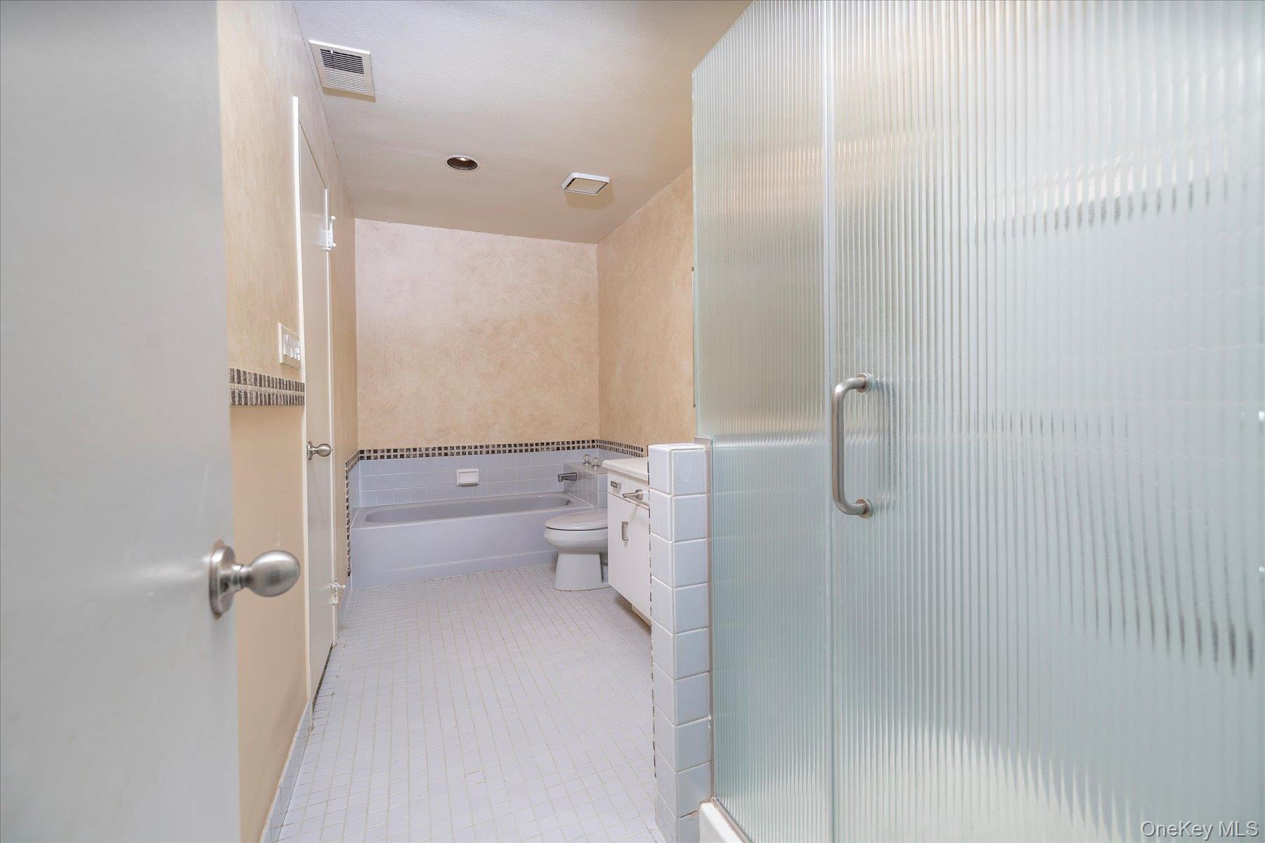 100 Daly Boulevard 2005 Property Photo 26