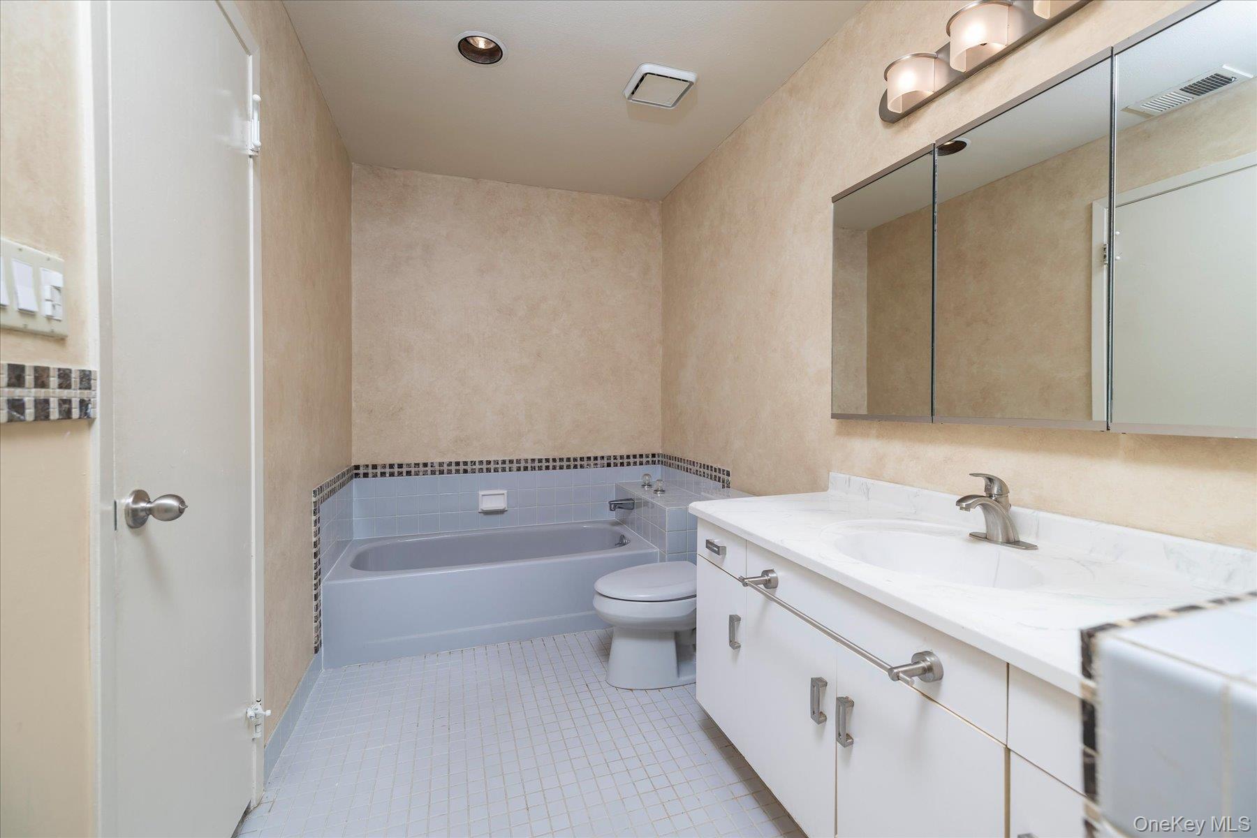 100 Daly Boulevard 2005 Property Photo 28