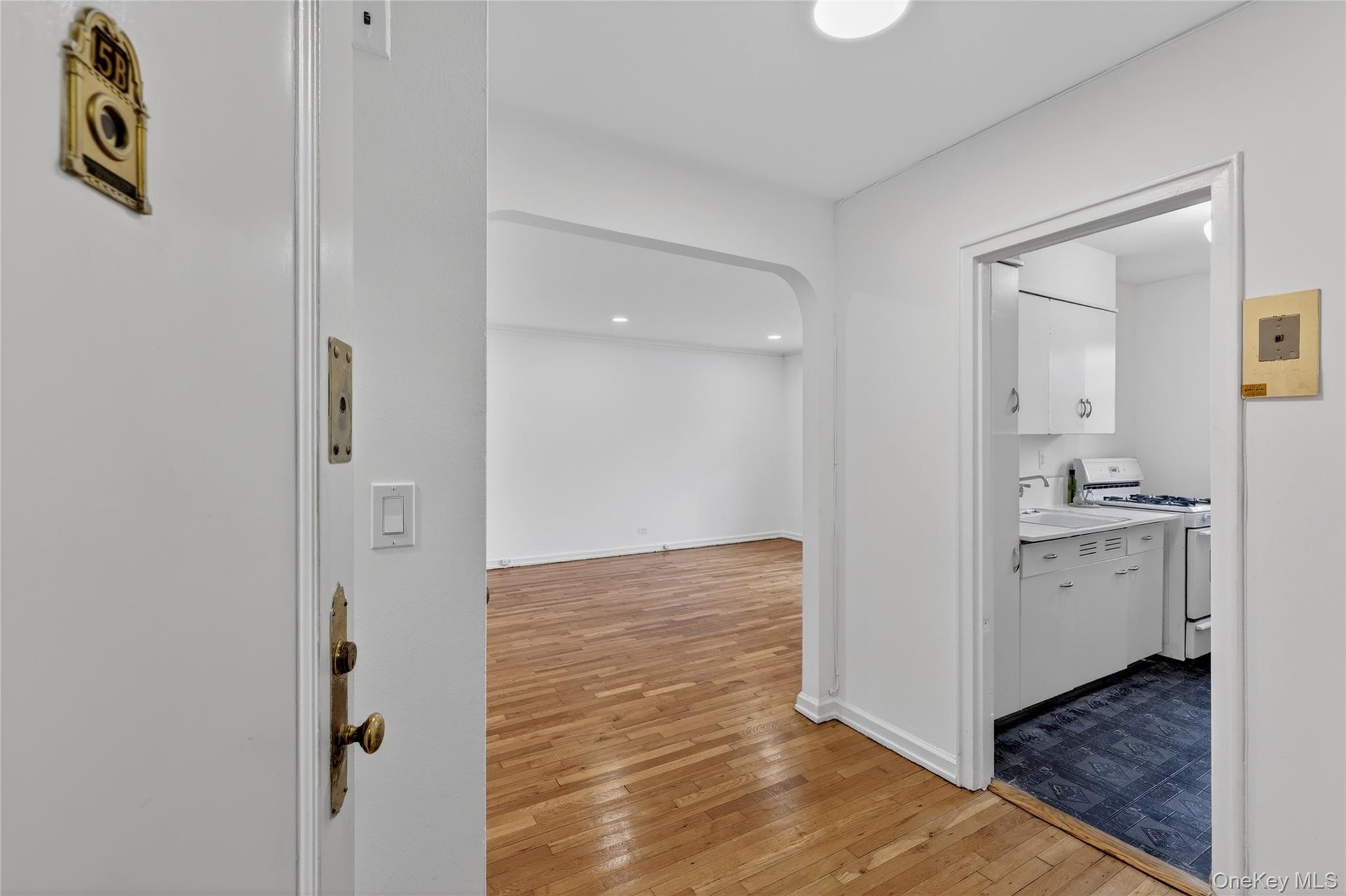 765 N Broadway 15b Property Photo 5