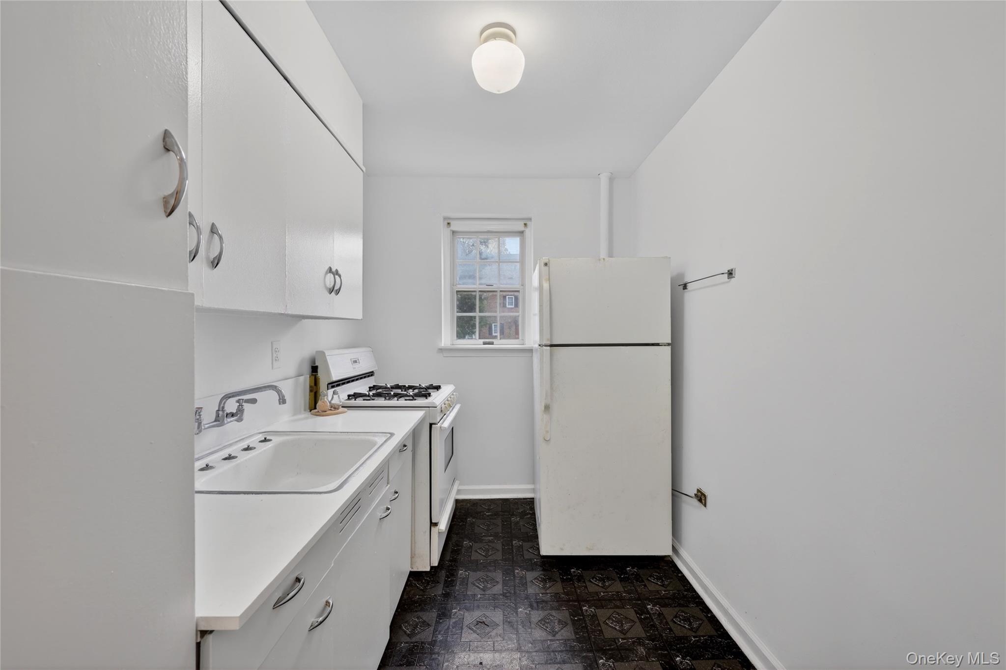 765 N Broadway 15b Property Photo 6