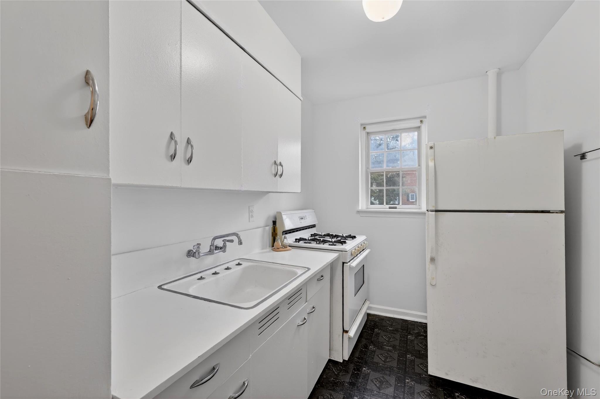 765 N Broadway 15b Property Photo 7