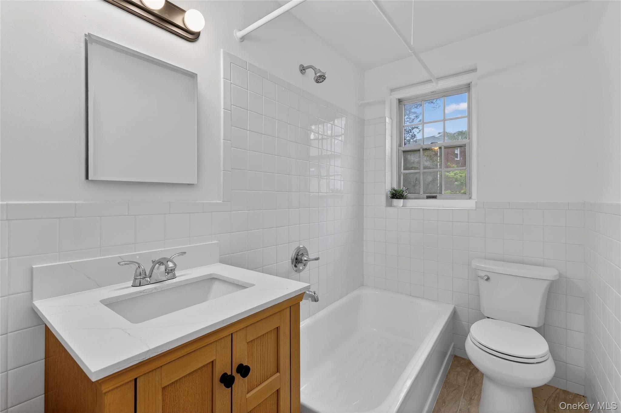 765 N Broadway 15b Property Photo 12