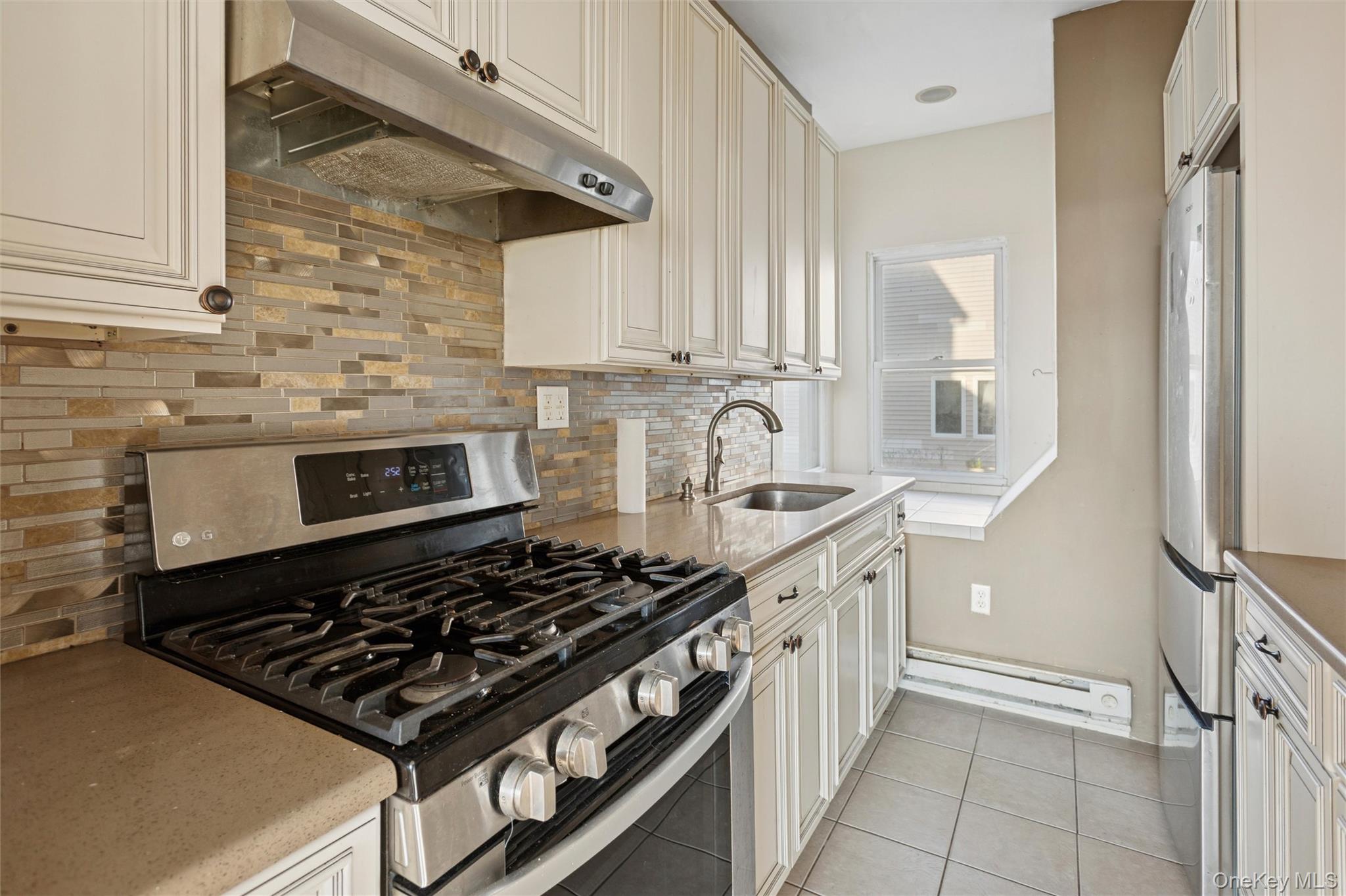 23 Troy Avenue 1st Fl Property Photo 4