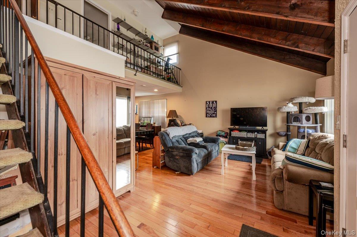 806 E Chester Street Property Photo 8