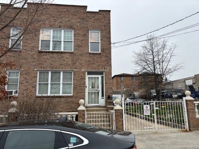 3243 Tenbroeck Avenue Property Photo 1