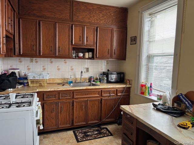 3243 Tenbroeck Avenue Property Photo 7