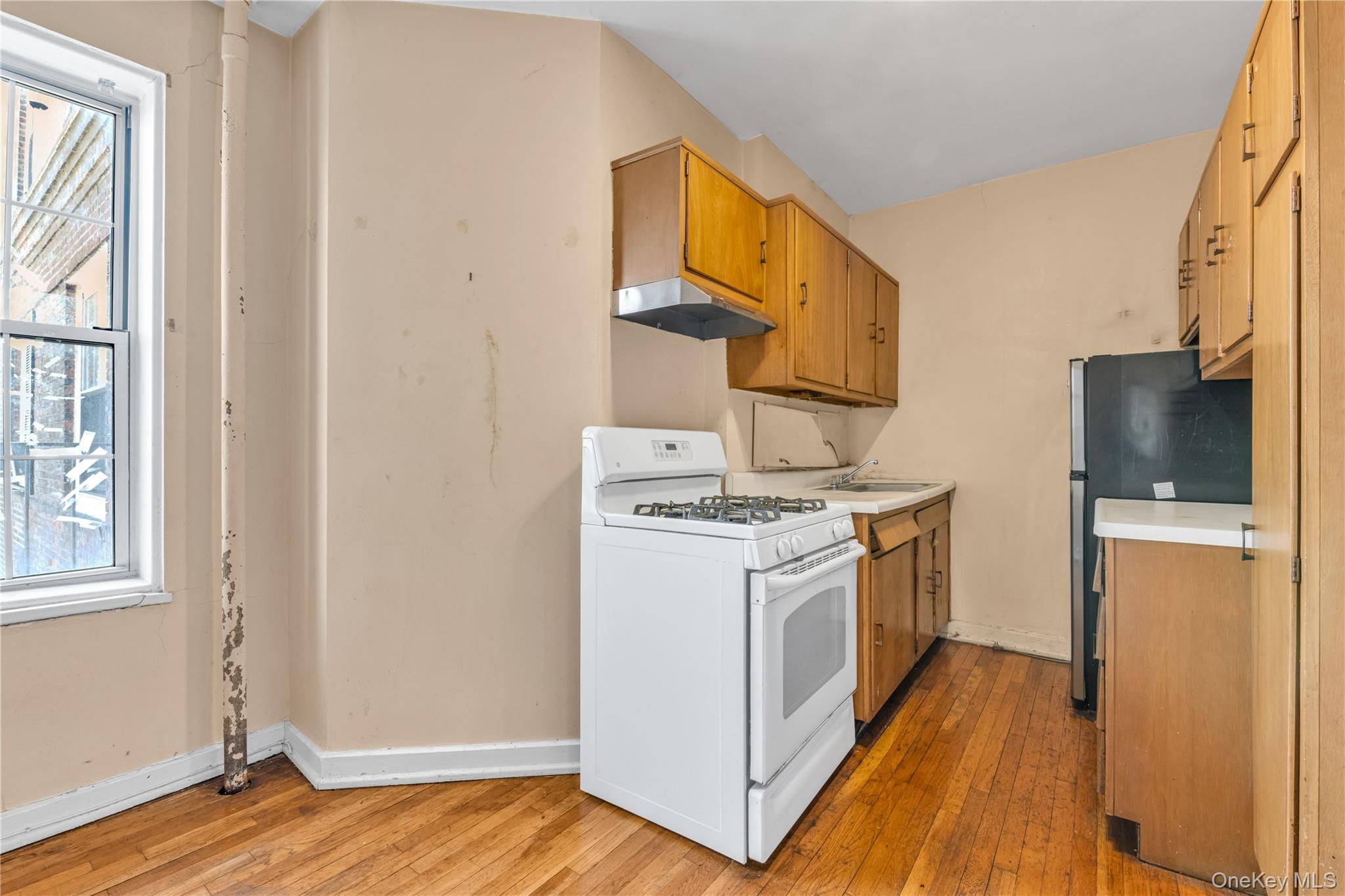 5142 30th Avenue 5i Property Photo 5