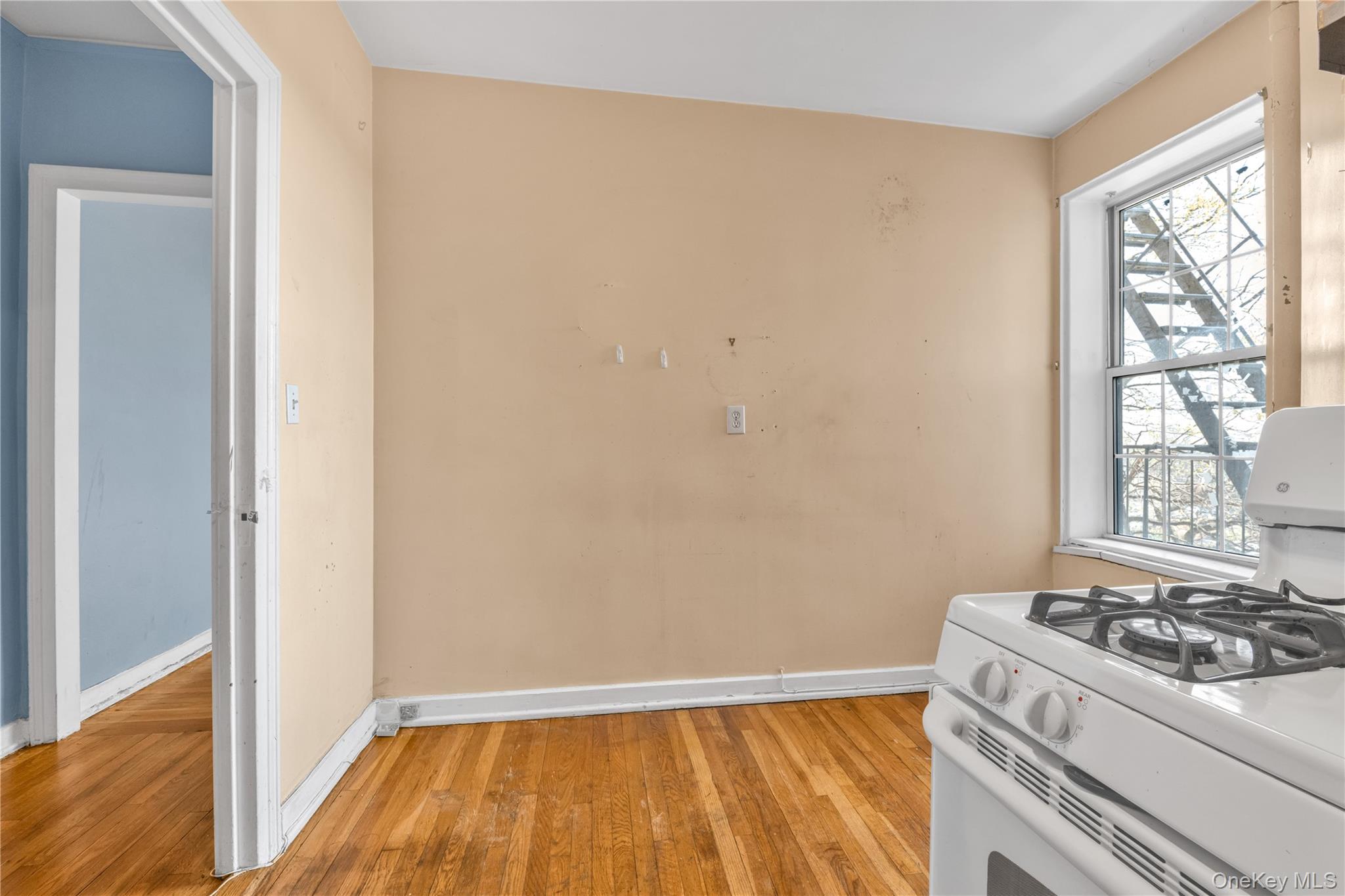 5142 30th Avenue 5i Property Photo 7