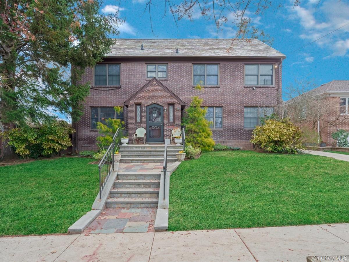 2807 157th Street Property Photo 2