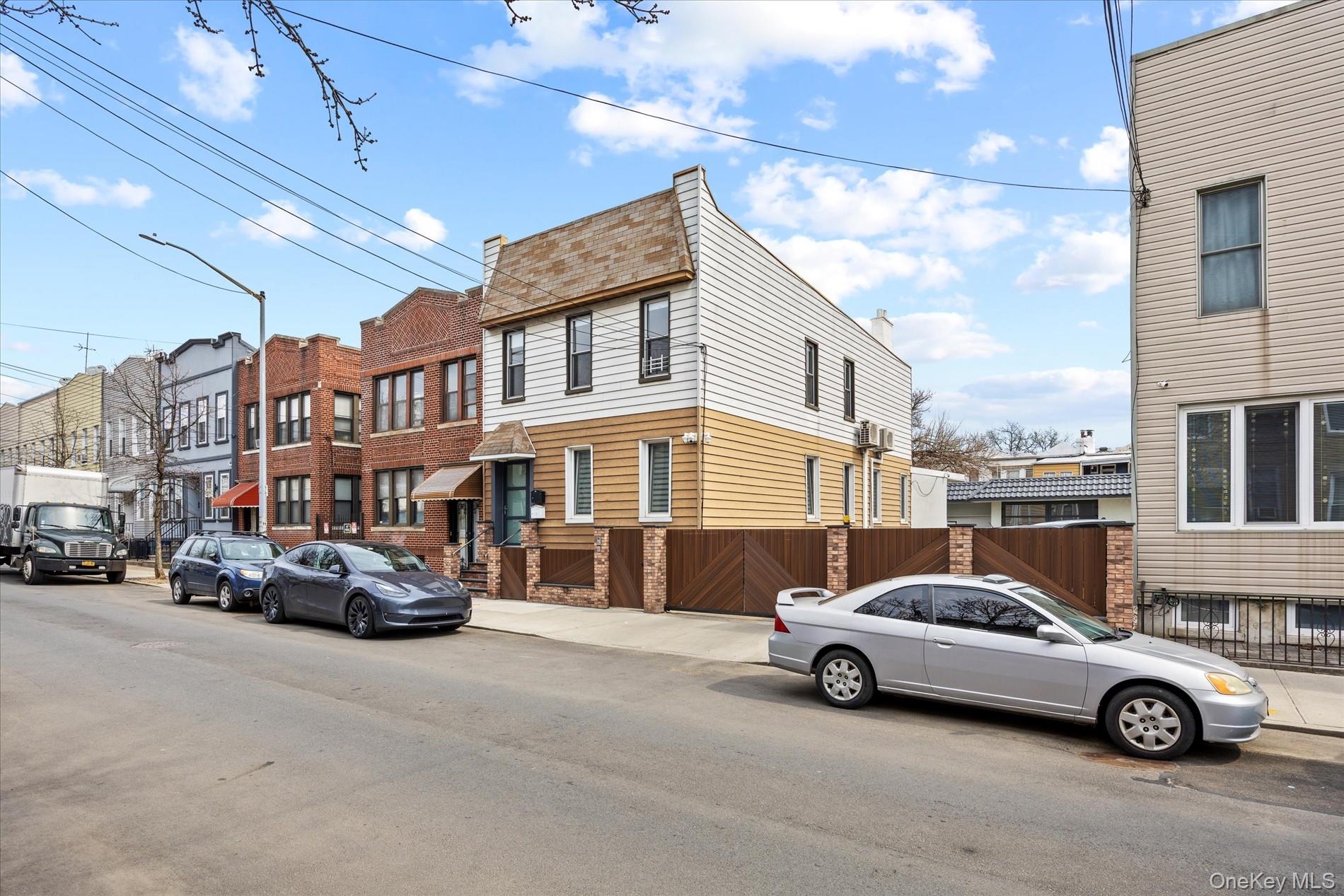 2020 Bleecker Street Property Photo 3
