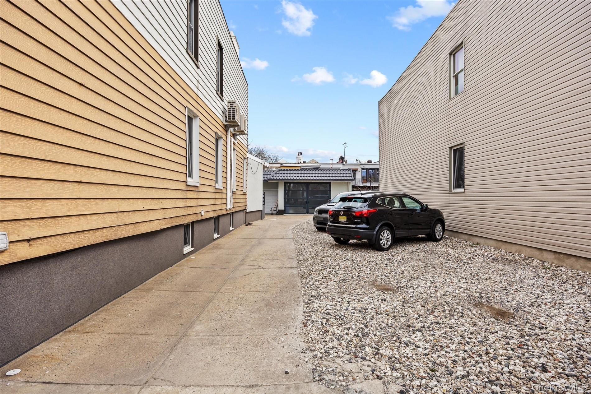 2020 Bleecker Street Property Photo 5