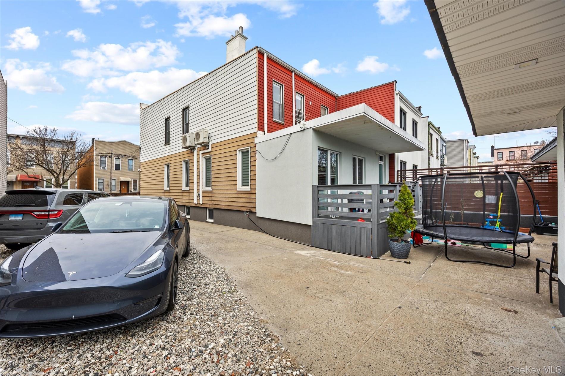2020 Bleecker Street Property Photo 7