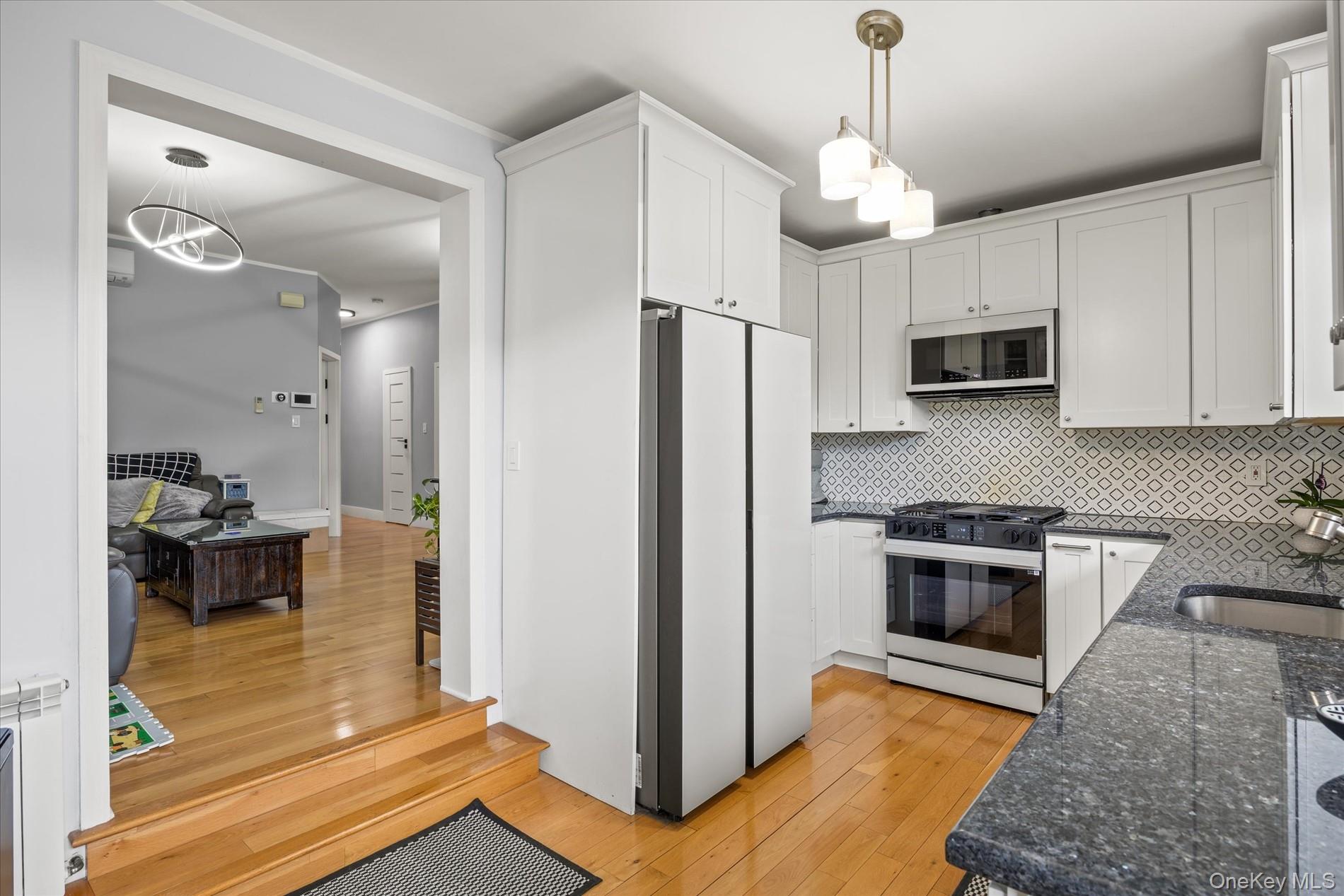 2020 Bleecker Street Property Photo 12