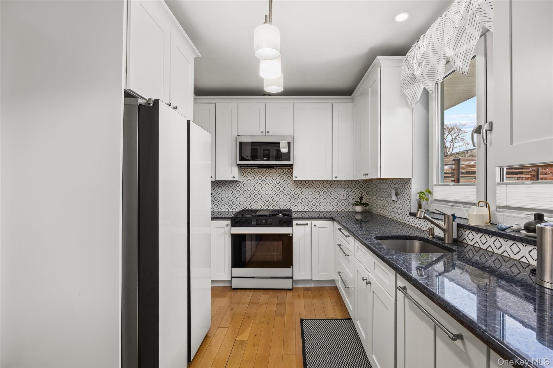 2020 Bleecker Street Property Photo 14