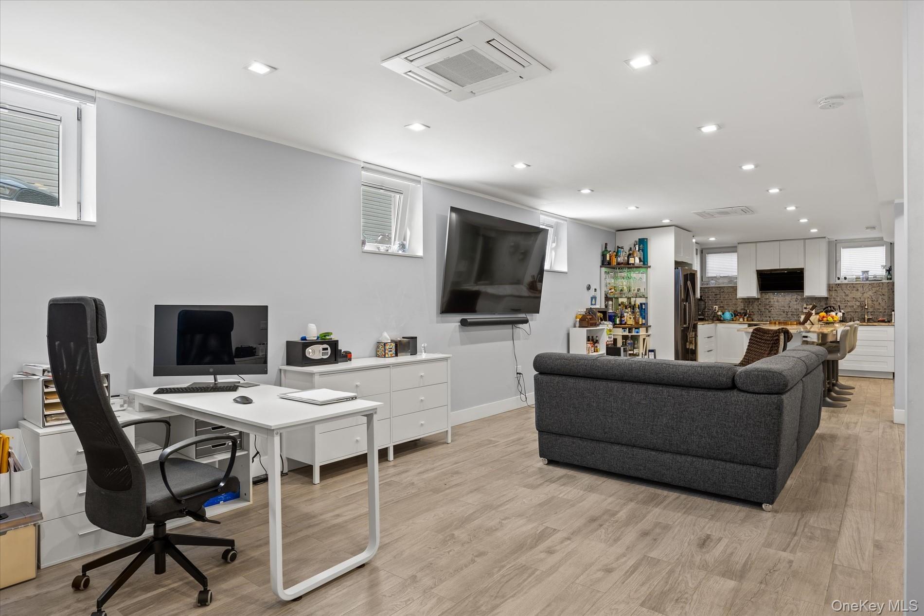 2020 Bleecker Street Property Photo 38