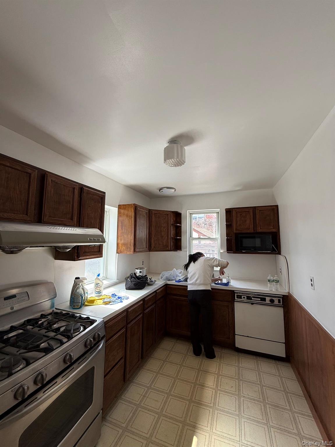 45-46 166th Street Property Photo 4