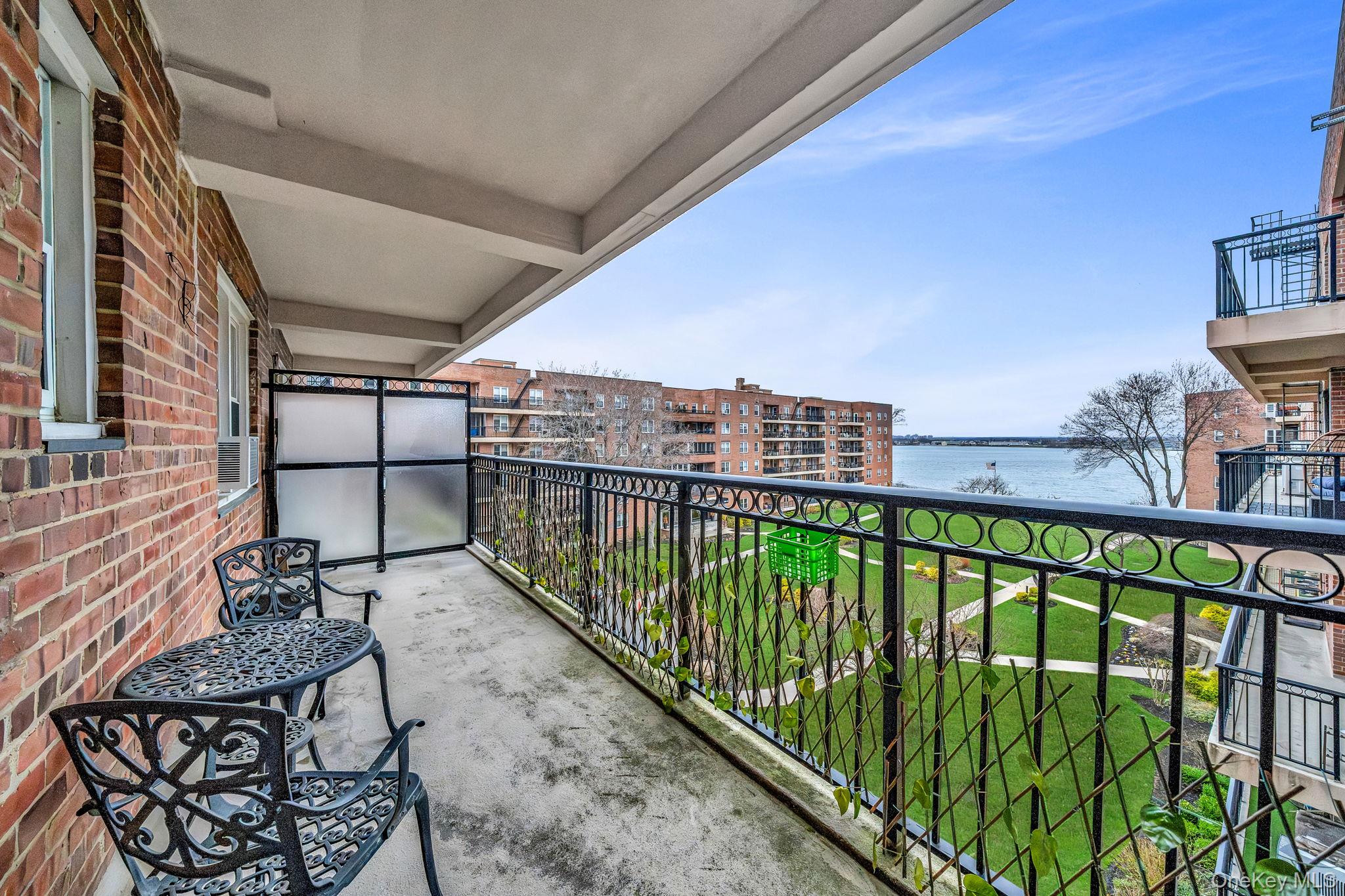 162-41 Powells Cove Boulevard 5C Property Photo 1