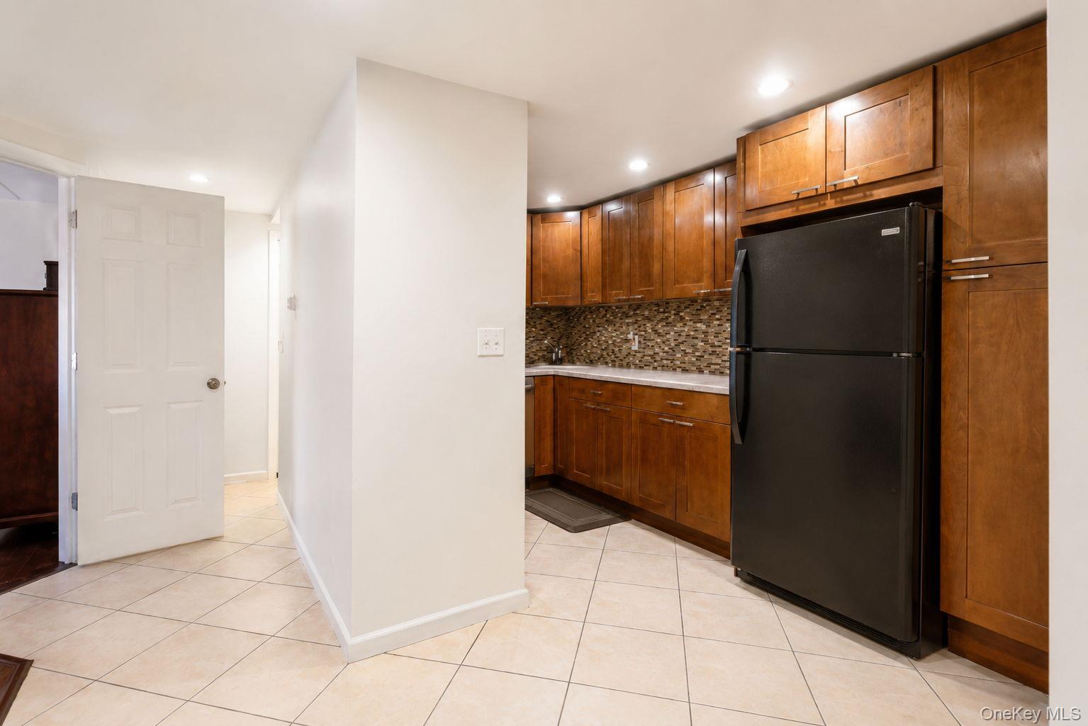 397 N Broadway 1m Property Photo 4