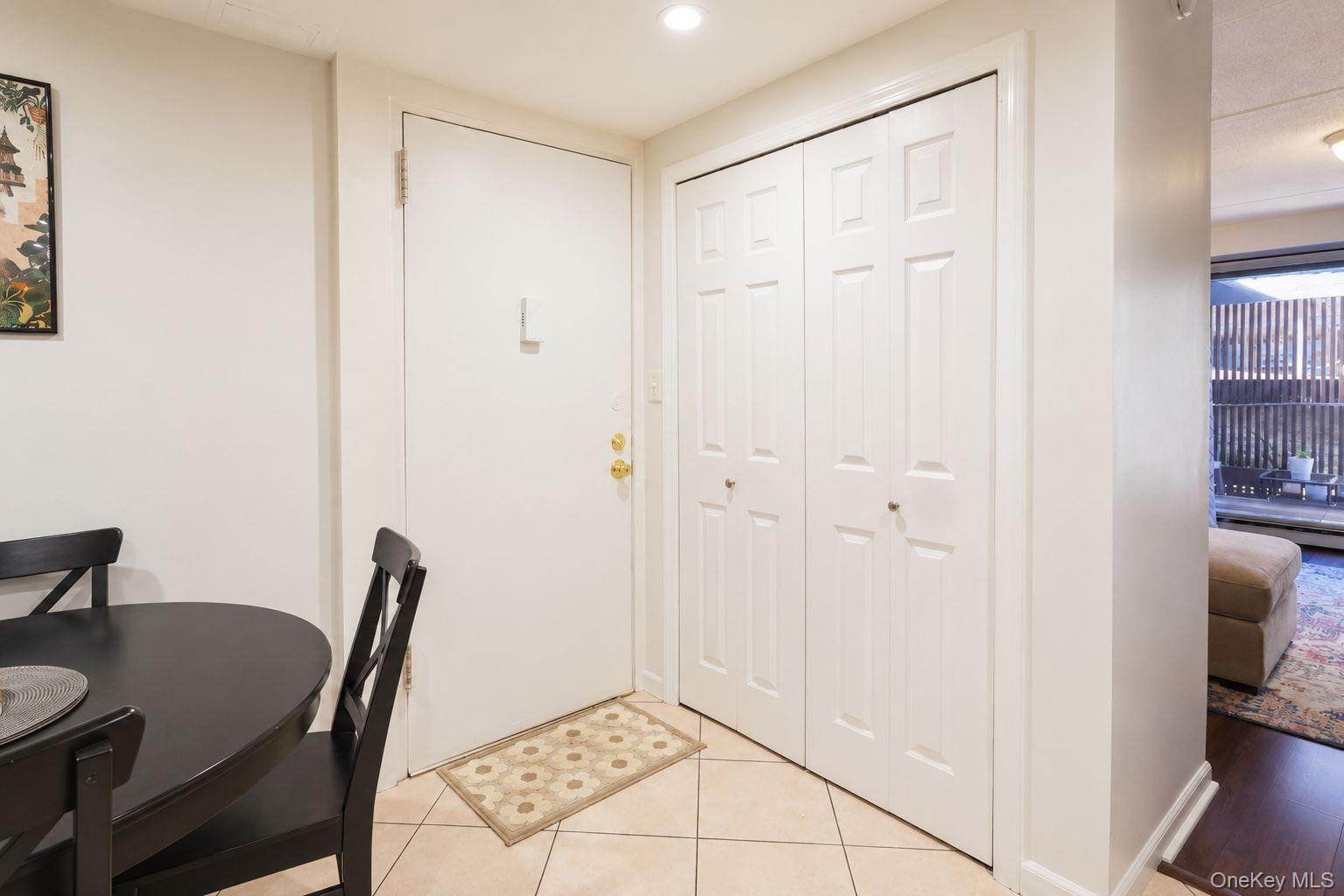 397 N Broadway 1m Property Photo 5