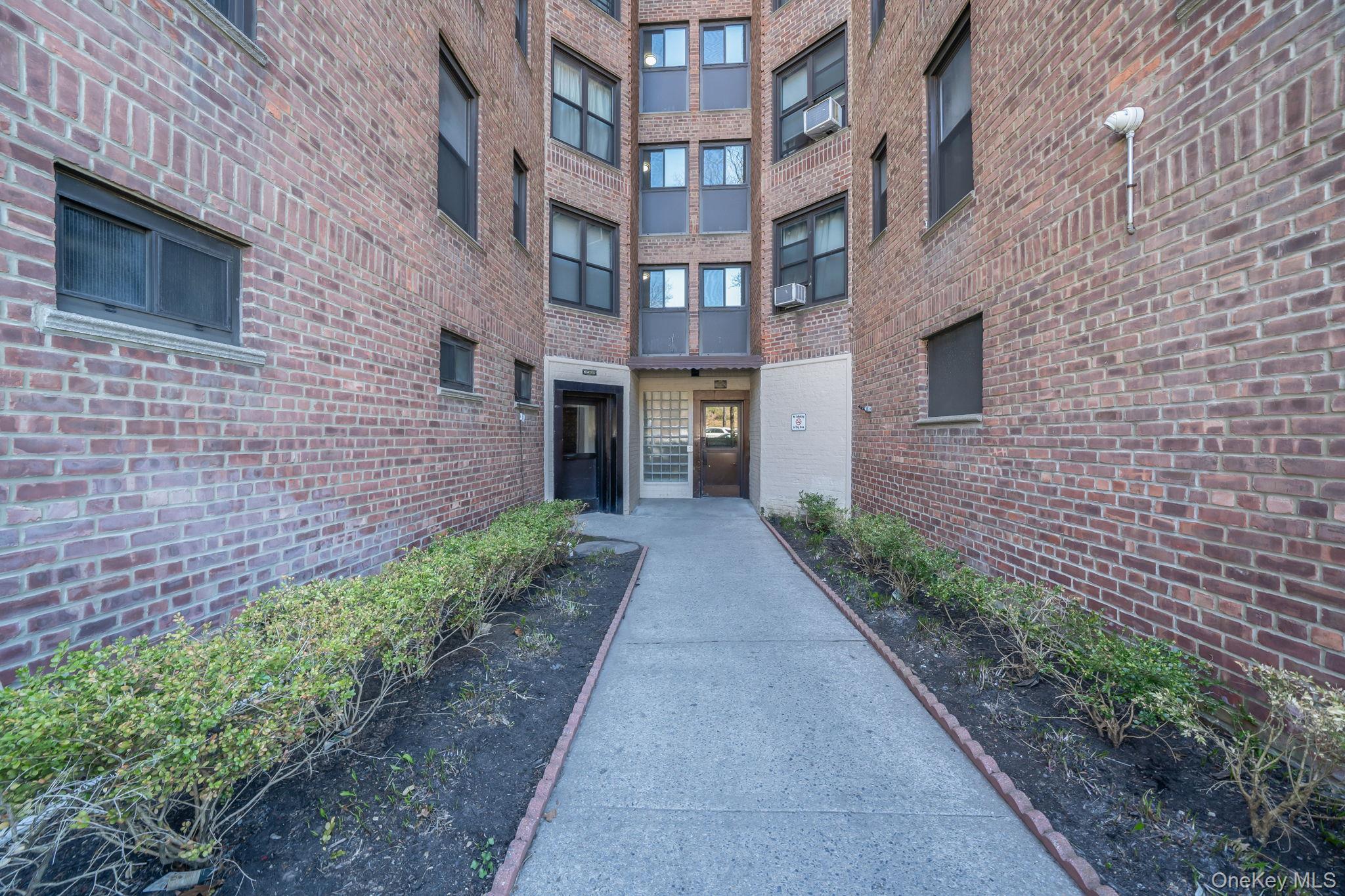 83-85 Woodhaven Boulevard 3l Property Photo 2