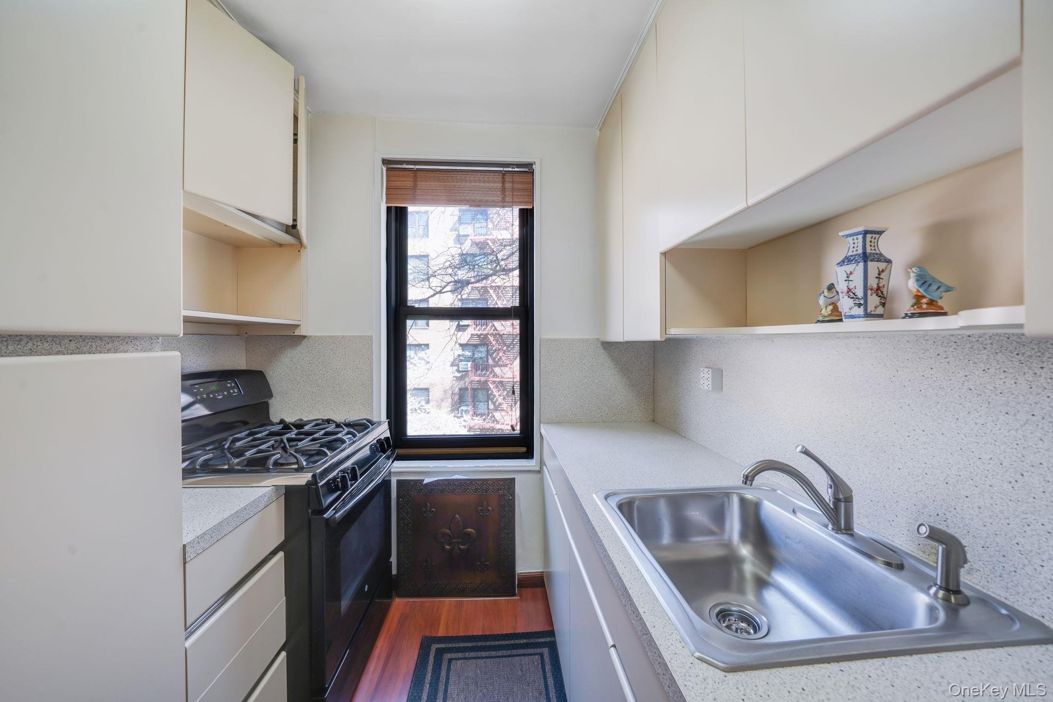 83-85 Woodhaven Boulevard 3l Property Photo 8