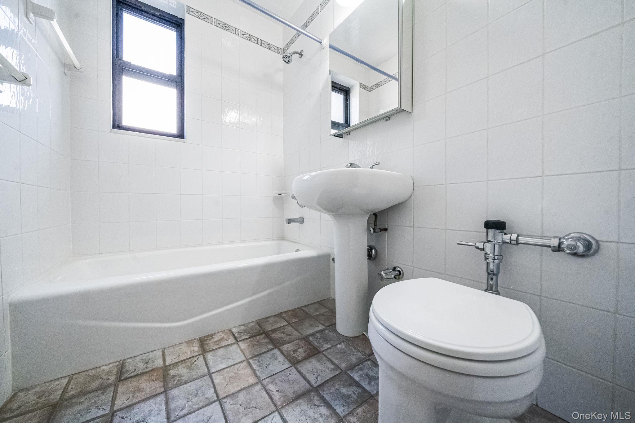 83-85 Woodhaven Boulevard 3l Property Photo 13
