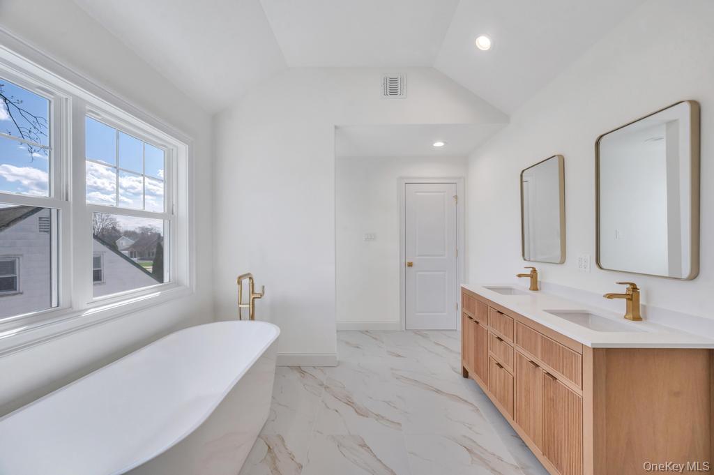 89 West Avenue Property Photo 26