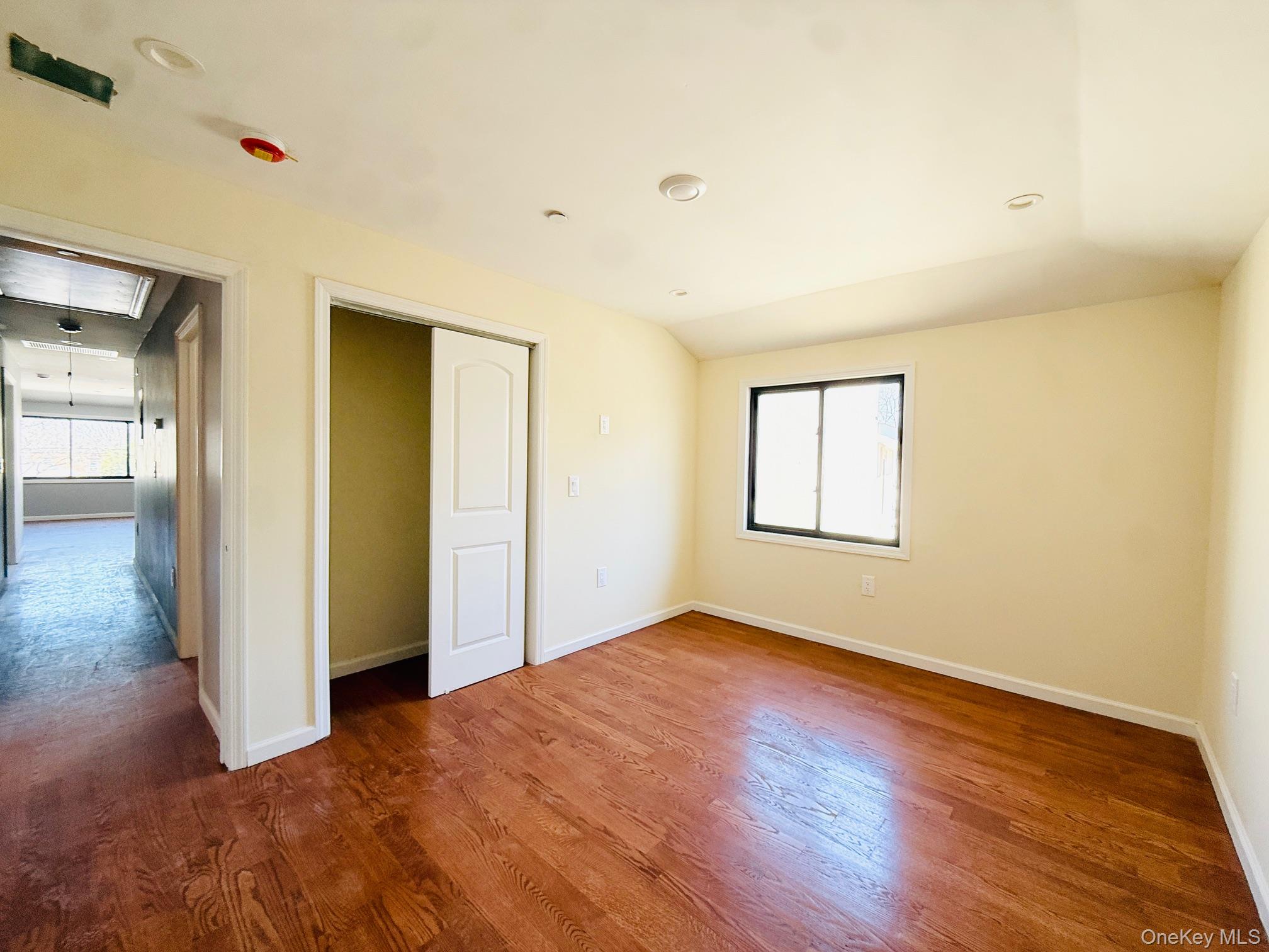13918 Lakewood Avenue 2f Property Photo 8