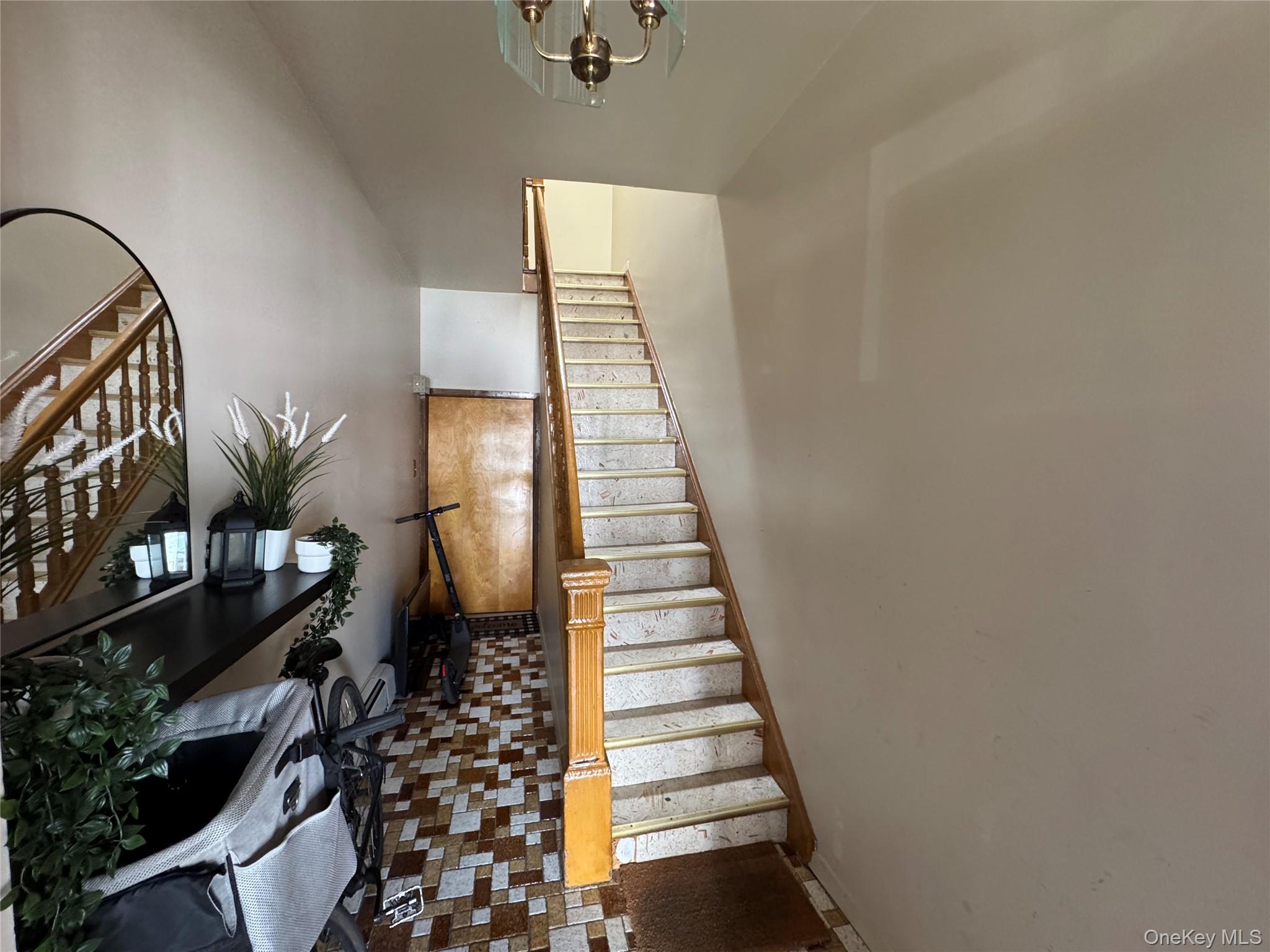 7330 67th Drive Property Photo 4