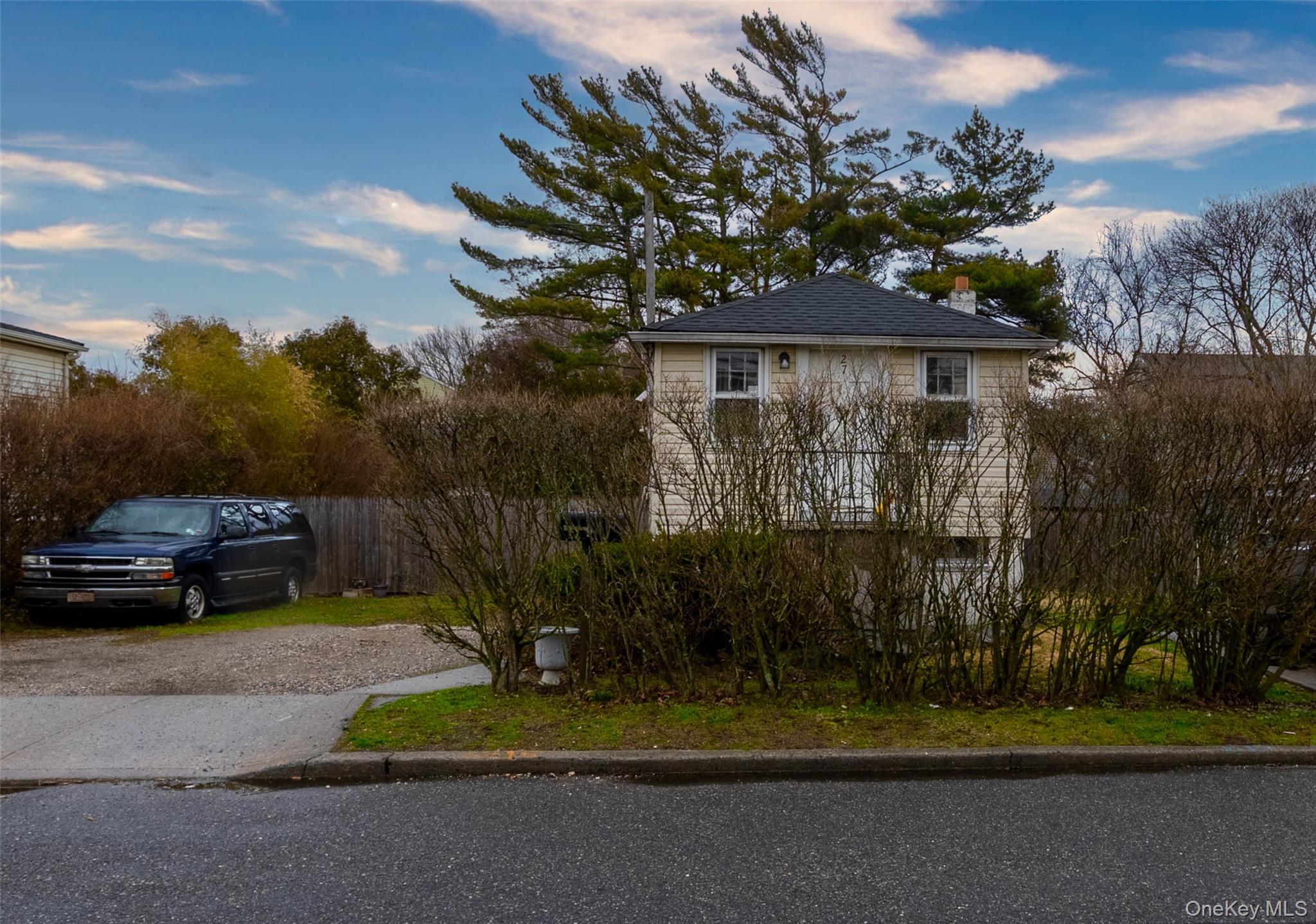 27 Pearsall Place Property Photo 3