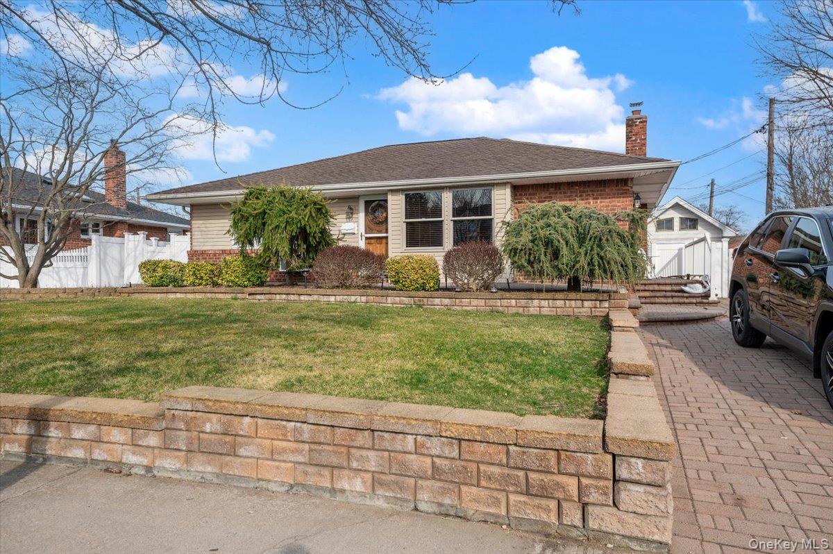 471 Parker Avenue Property Photo 1