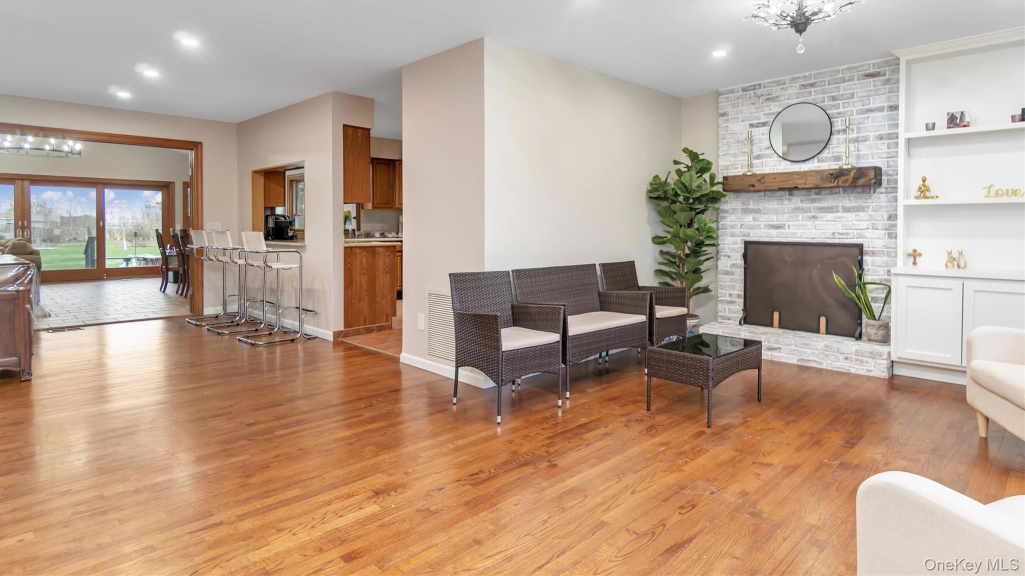 120 Promenade Drive Property Photo 4