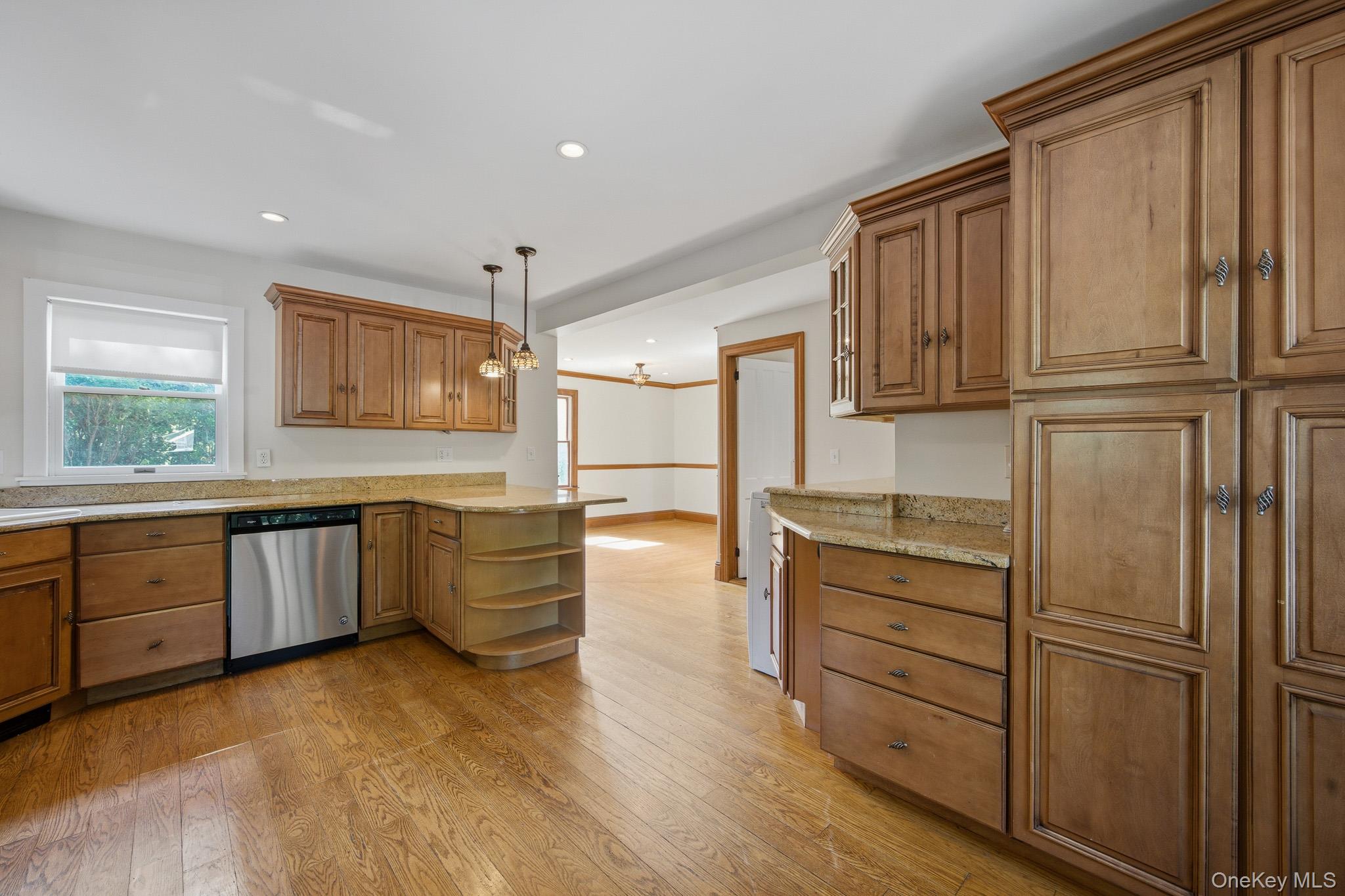302 E Broadway Property Photo 8