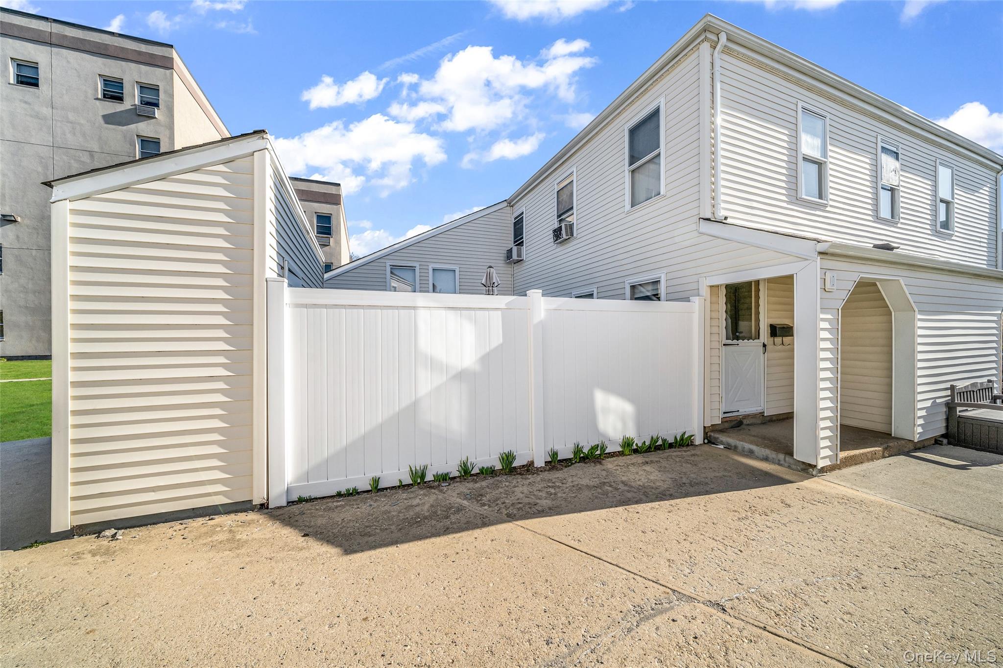 290 Lowndes Avenue C Property Photo 1