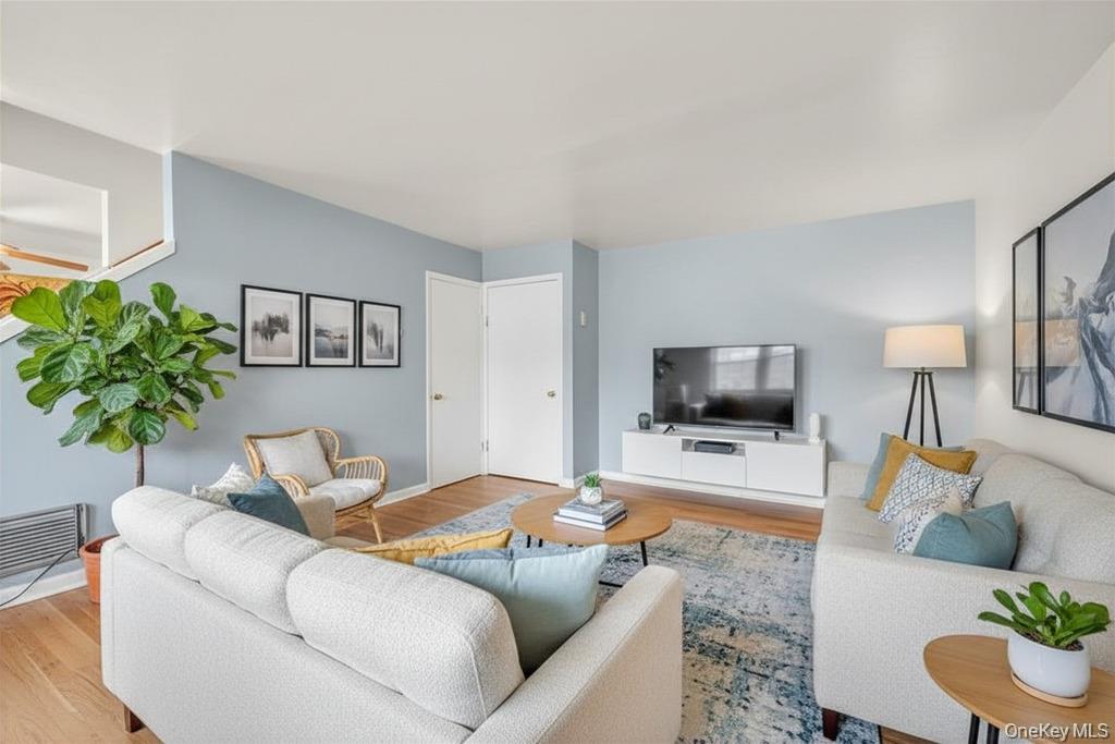 290 Lowndes Avenue C Property Photo 2