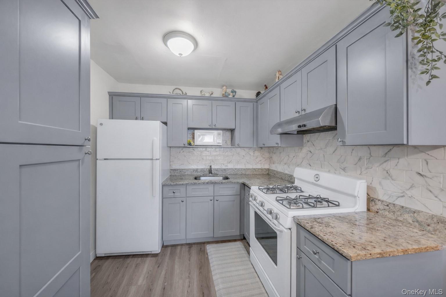 290 Lowndes Avenue C Property Photo 4